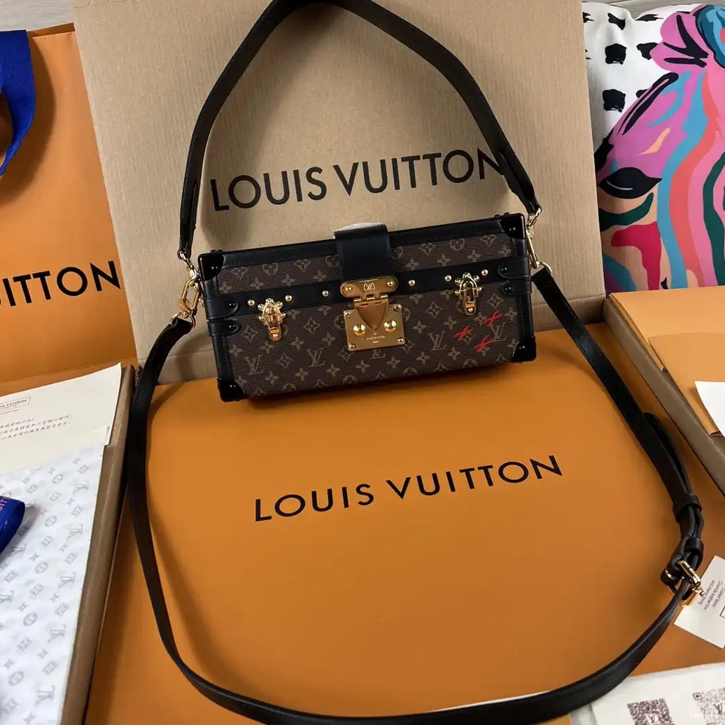 PETITE EAST WEST VUITTON MALLE LOUIS 0629